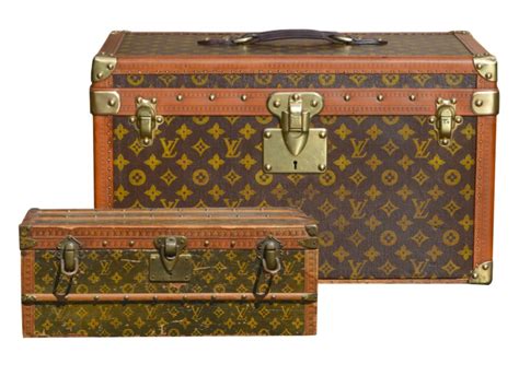 Malle Louis Vuitton et articles de voyage anciens.